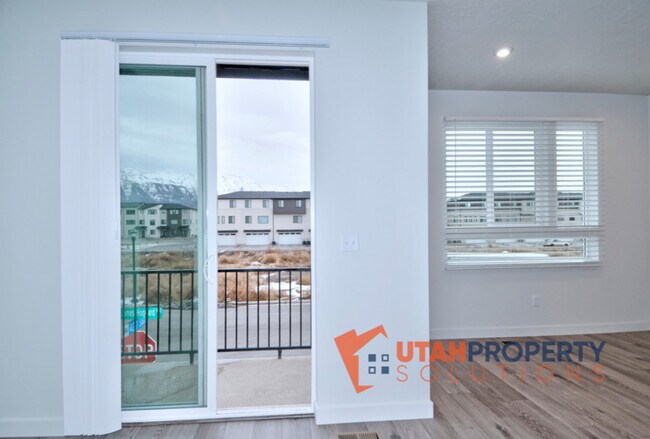 Building Photo - 421 S 960 W