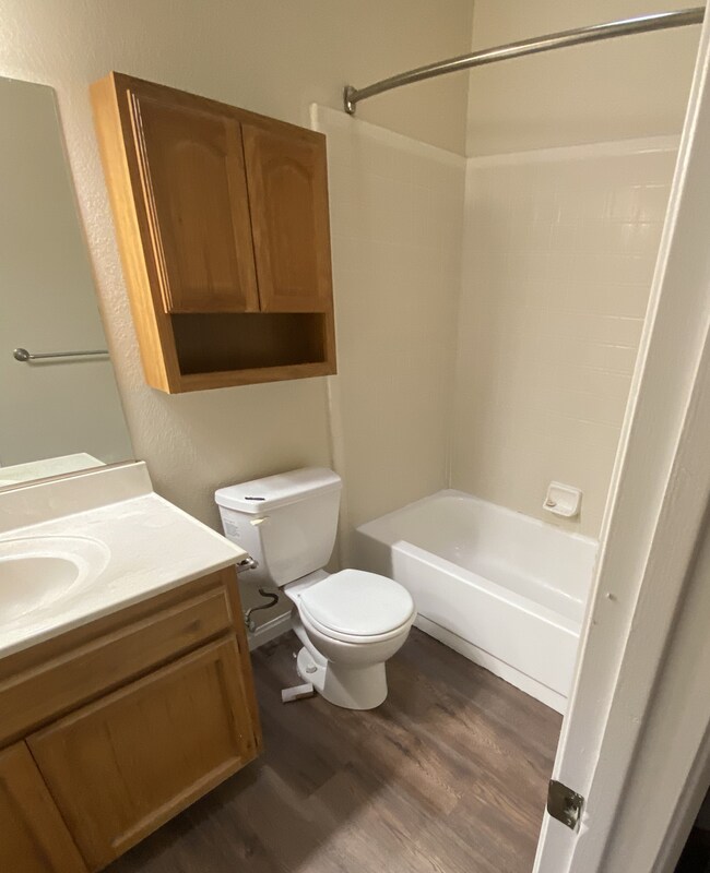 Building Photo - Newly Renovated Condo - In Beautiful Gated Community!