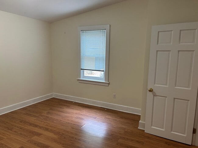 Building Photo - 139 Cove Neck Rd