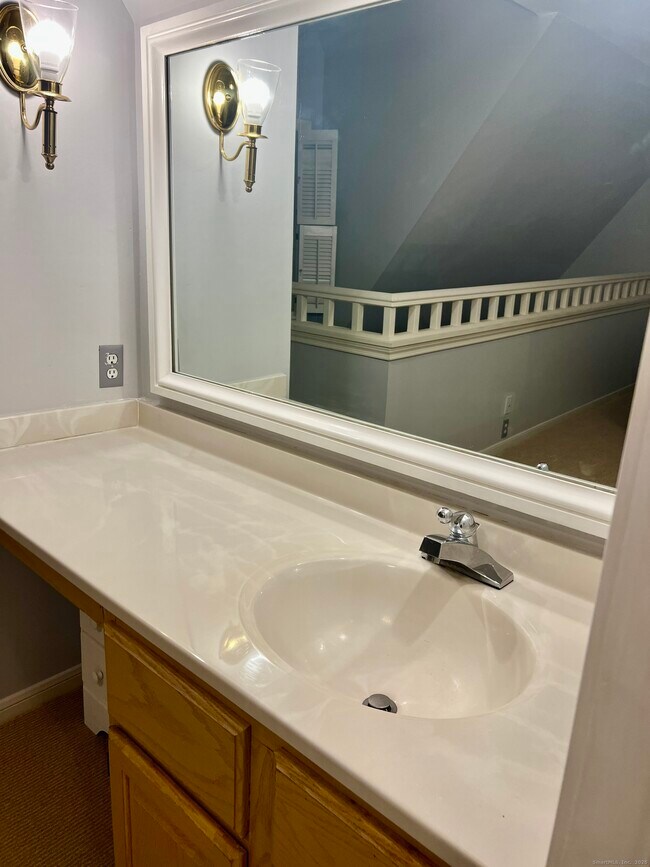 Building Photo - 523 Old Pond Ln