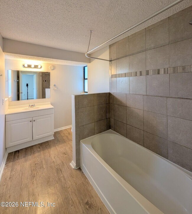 Building Photo - 10959 Steeding Horse Dr