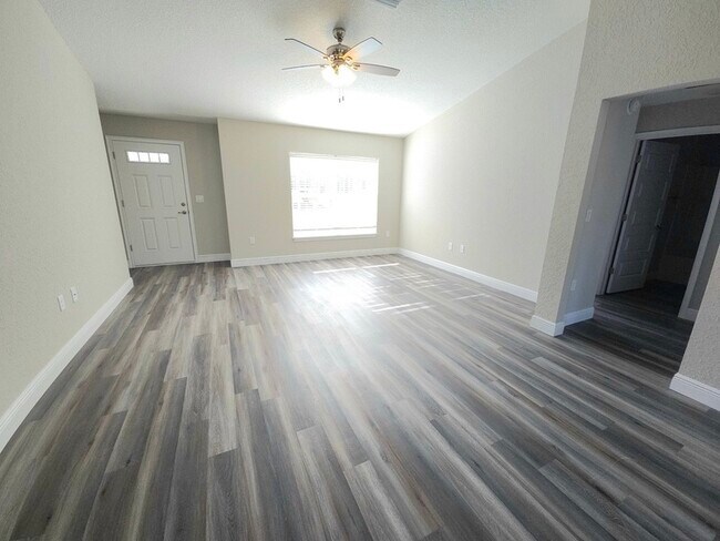 Building Photo - 15 Oak Trail