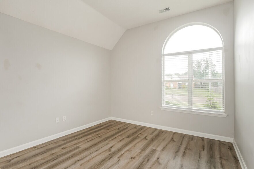 Building Photo - 6181 Braybourne Main