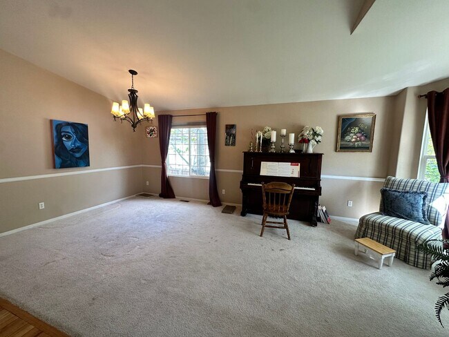Building Photo - 3 Bedroom 3 Bath - Arapahoe Ridge Erie!