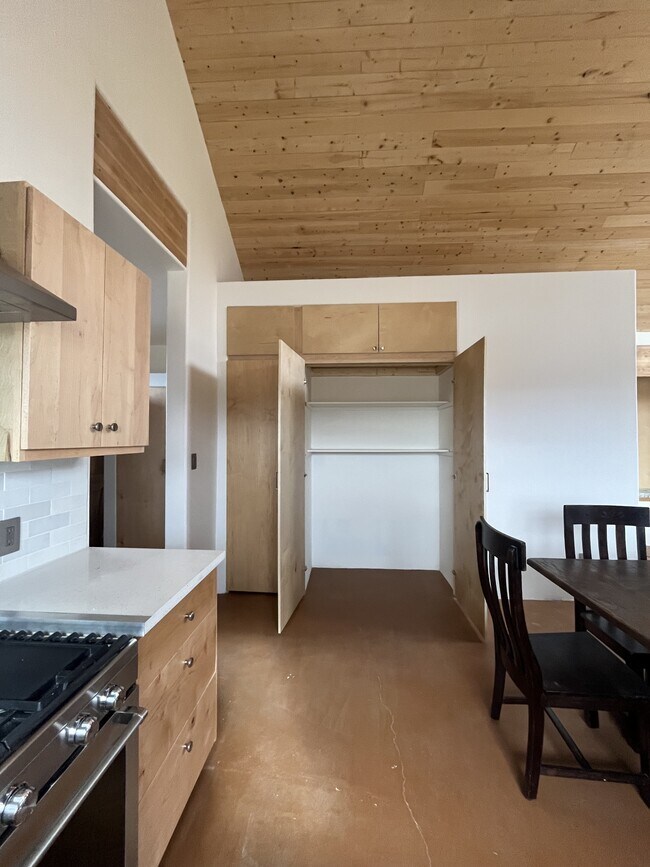 Building Photo - 2 Kincaid Rd