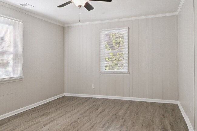 Building Photo - Large 3BR/2BA Near Downtown House For Rent