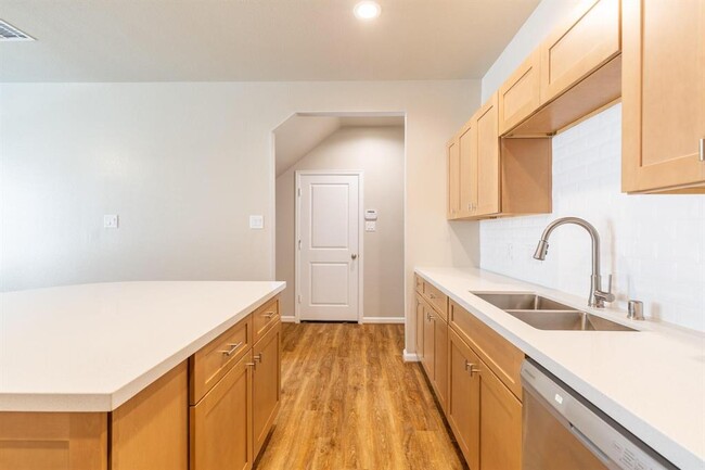 Building Photo - 133 Park Place Cir