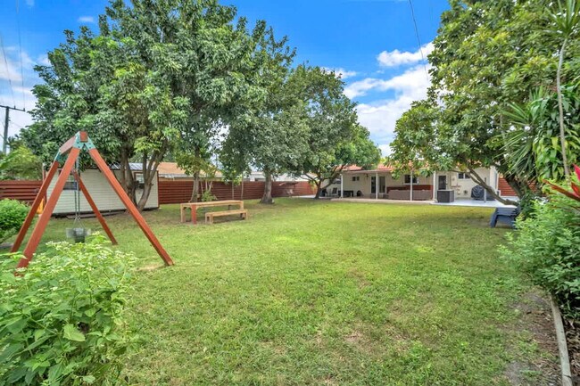 Building Photo - 8225 SW 39th St