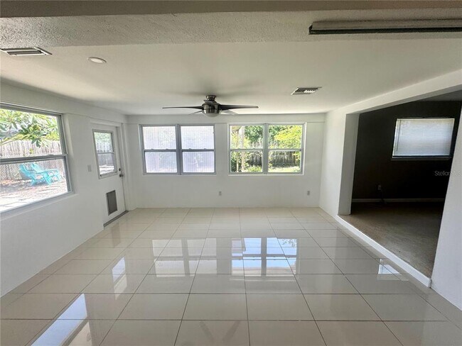 Building Photo - 13864 Dominica Dr