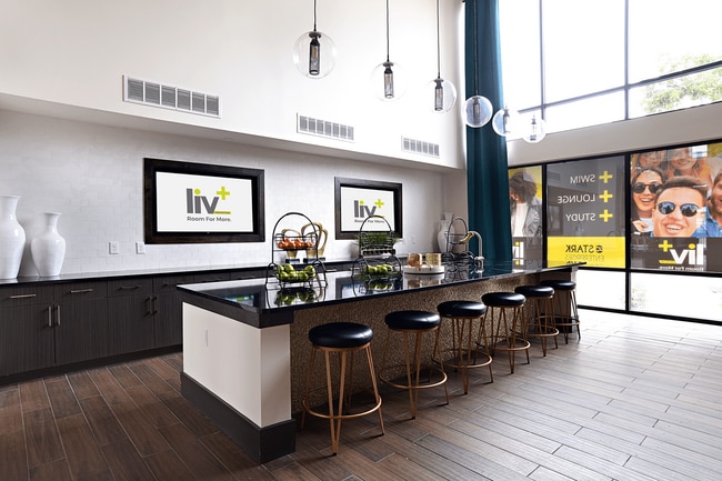 Building Photo - 1001 S Center St