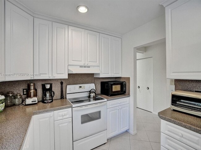 Building Photo - 8511 Casa Del Lago