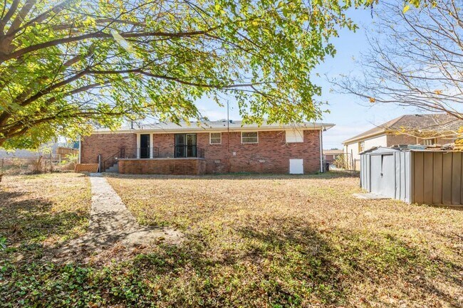 Building Photo - 4010 Emerald Lake Dr