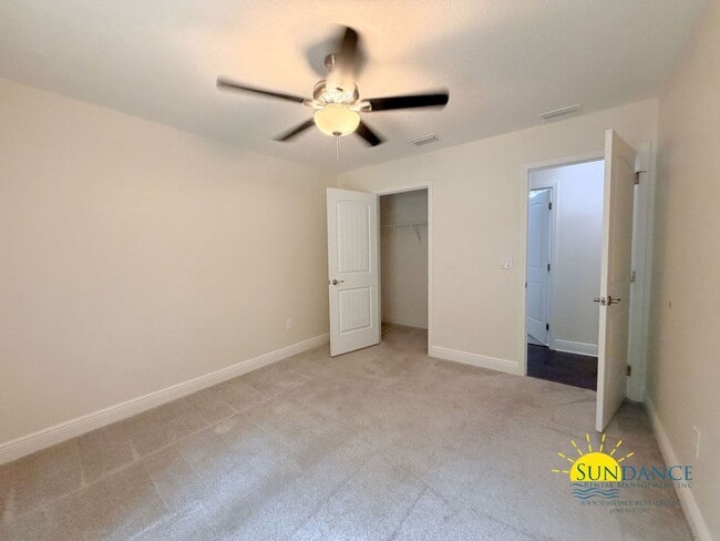 Building Photo - Charming 3-Bedroom Home on a Sidewalk-Lined Cul-de-Sac Near the Bay!