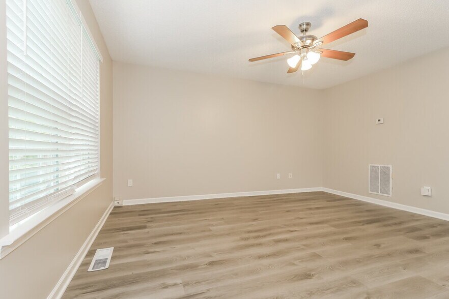 Building Photo - 69 Middlebrook Dr
