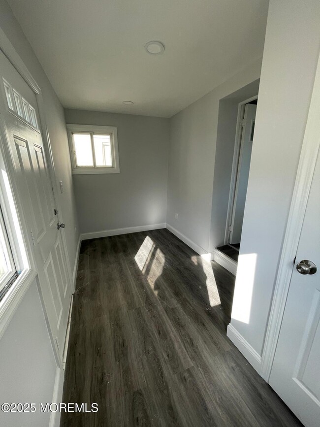 Building Photo - 405 Myrtle Ave