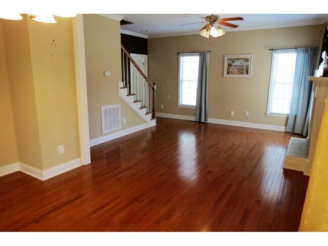 Building Photo - Beautiful Condo located in North Johnson City!