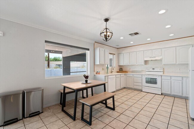 Building Photo - Manhatton