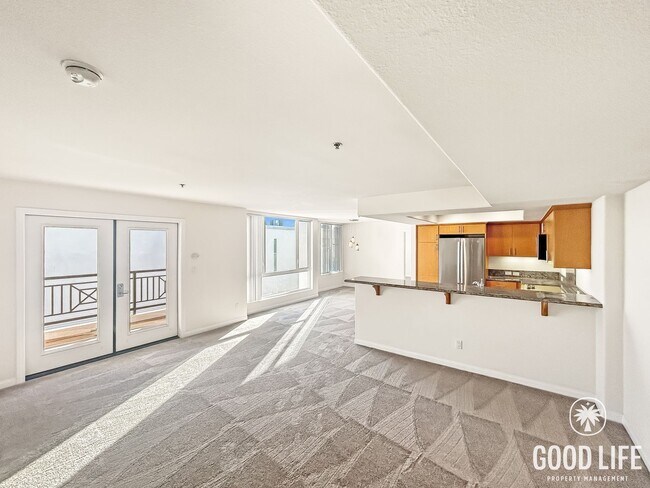 Building Photo - Stunning 2B/2BA Pacific Beach Condo w/ Parking & Few Blocks from Beach!