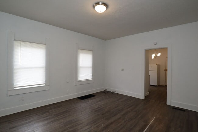 Building Photo - 2 Bedroom Indianapolis House!