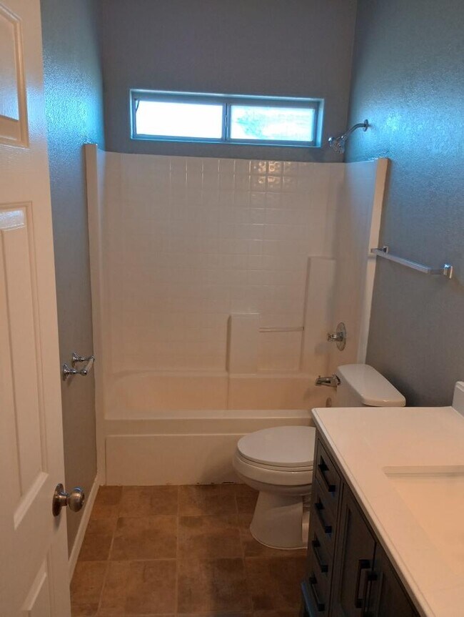 Building Photo - W Concordia Dr