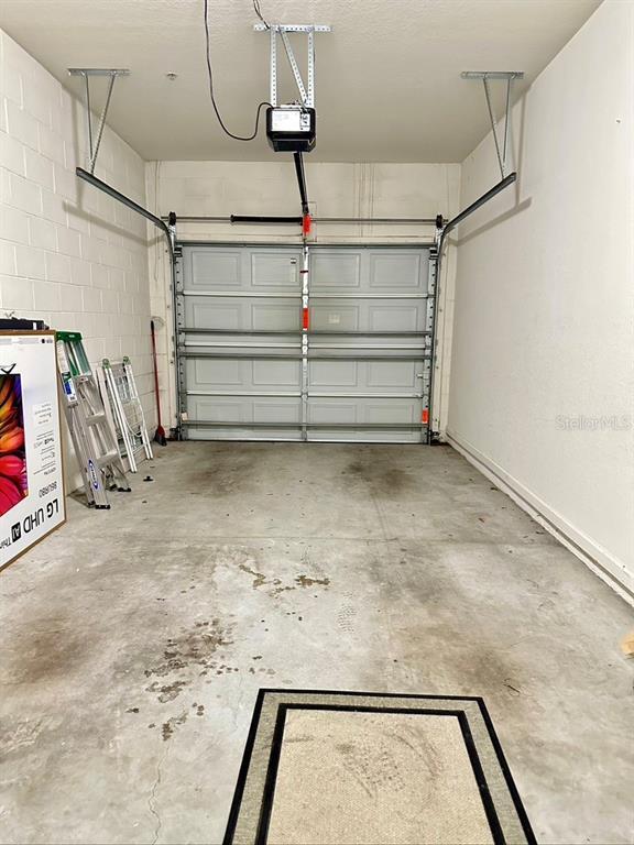 Building Photo - 6838 Sperone St