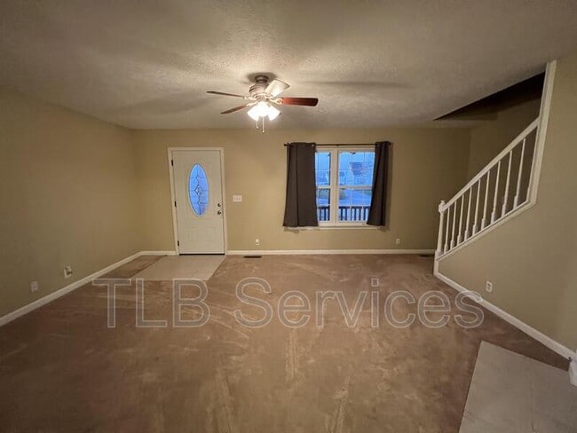 Building Photo - 211 Fall Creek Dr