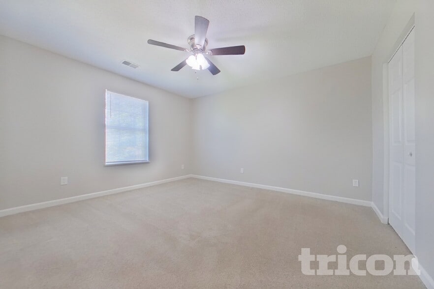 Building Photo - 390 Fox Trot Dr