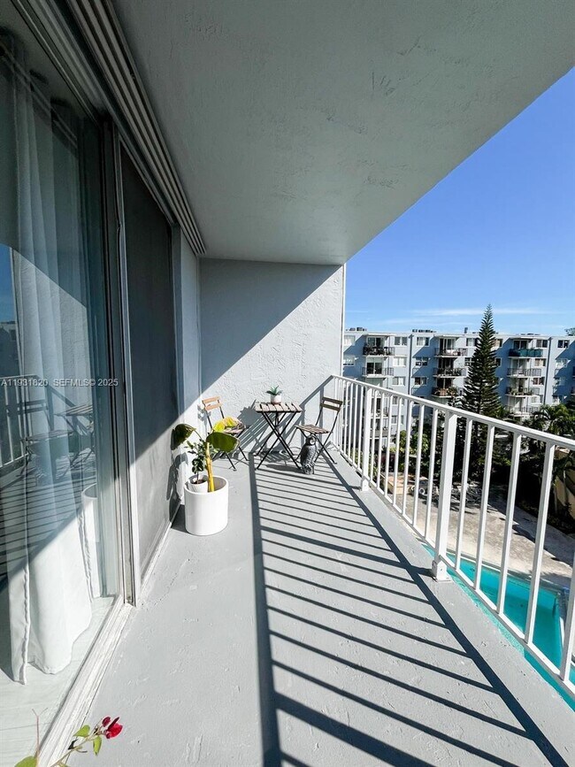 Building Photo - 1470 NE 125th Terrace