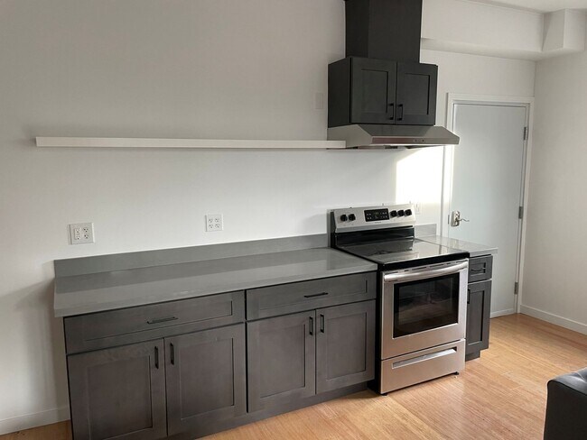 Building Photo - Viewing Schedule: Please call Shami at (415) 225-2543 to schedule a viewing.