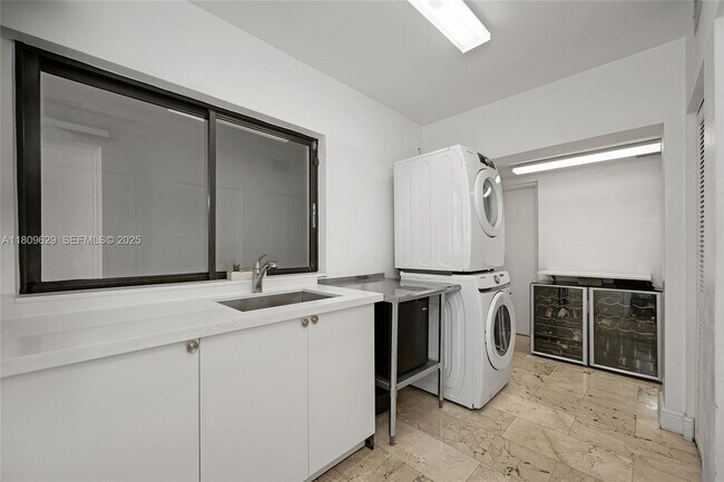 Building Photo - 201 Knollwood Dr