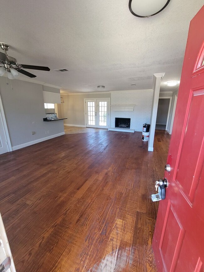 Building Photo - Modern living in Mesquite