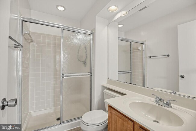 Building Photo - 502 Meadowmist Way