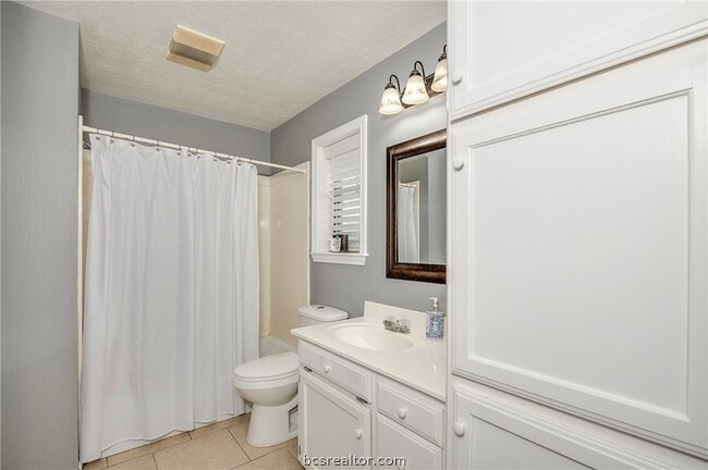 Building Photo - 2905 Aztec Ct