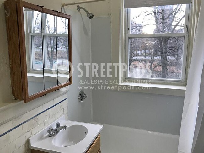 Building Photo - 1 bedroom in Boston MA 02215