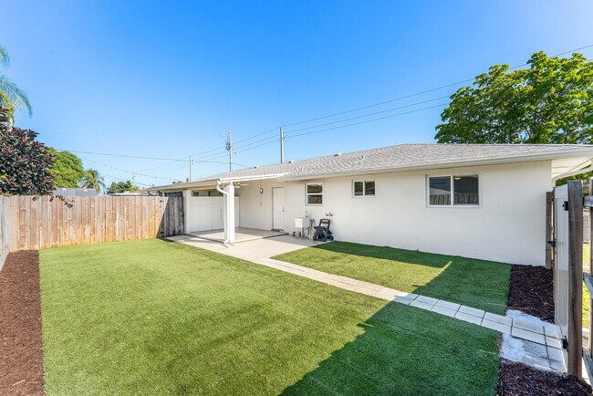 Building Photo - 7643 Overlook Rd