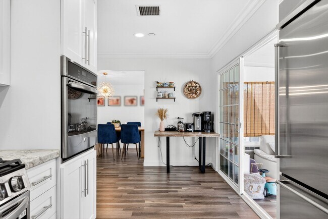 Building Photo - 6257 Bluebell Ave