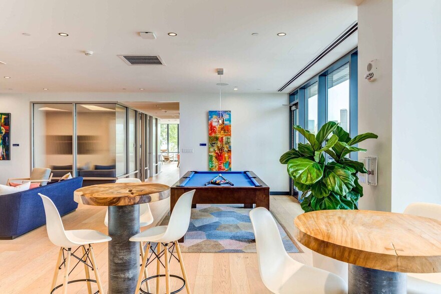 Building Photo - 10 New St