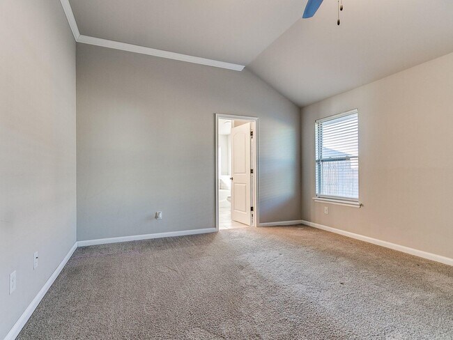 Building Photo - 3bed/2bath Home Available in the Heart of ...