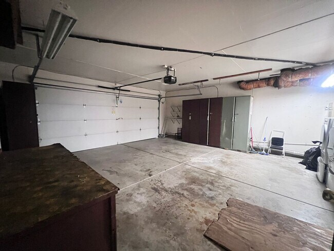 Building Photo - $500 OFF FIRST MONTH'S RENT!!!  BEAUTIFUL TWO LEVEL 3BD/3BA HOME AVAILABLE IN NEWARK, CA !!!!!!