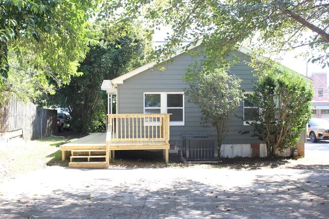 Building Photo - 1416 N Adams St