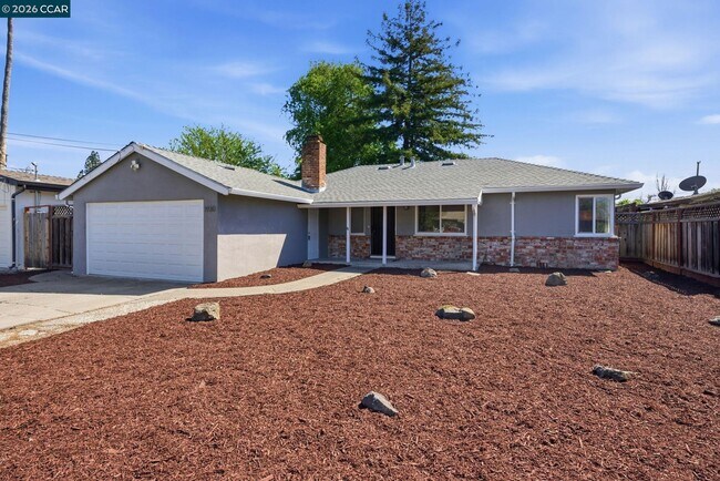 Building Photo - 1930 Sunshine Dr