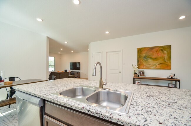 Building Photo - 1105 Breech Dr