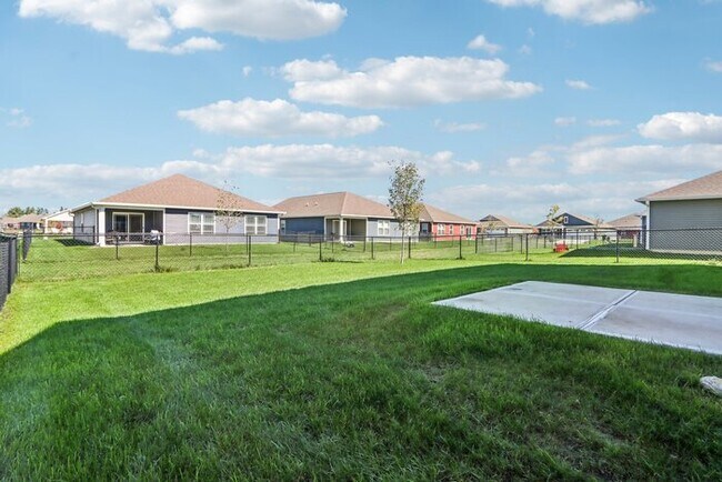 Building Photo - Fantastic 5bd/3ba home! Let yourself in!