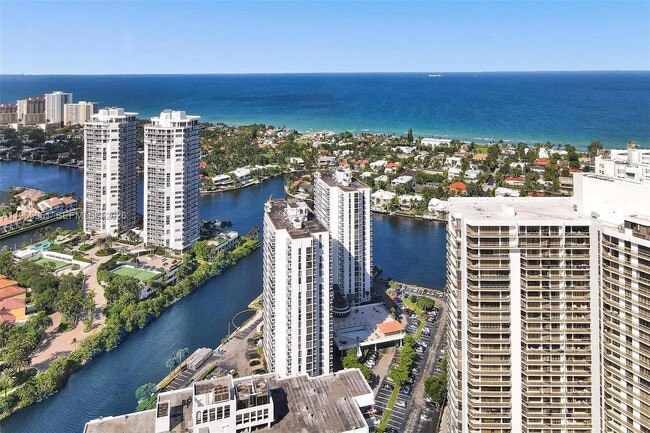 Building Photo - 20515 E Country Club Dr