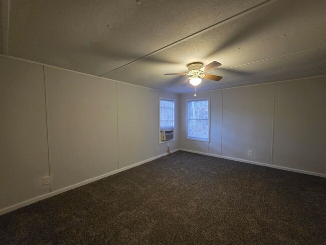 Building Photo - Newly Remodeled Trailer - Close to New River Air Station