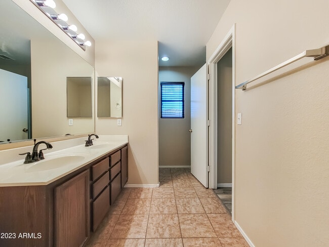 Building Photo - 18513 W Mariposa Dr