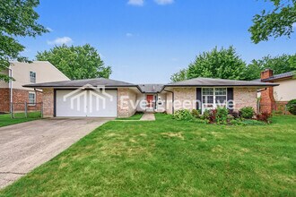 Building Photo - 6130 Honeygate Dr