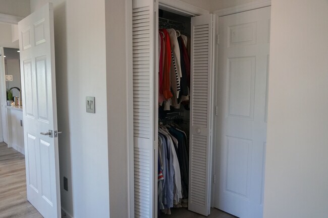 Building Photo - 1918 Brickell Ave