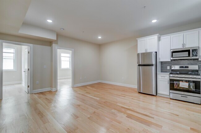 Building Photo - 419 Broadway-