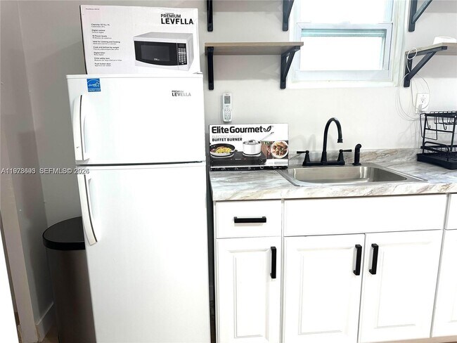 Building Photo - 8235 SW 41st Terrace